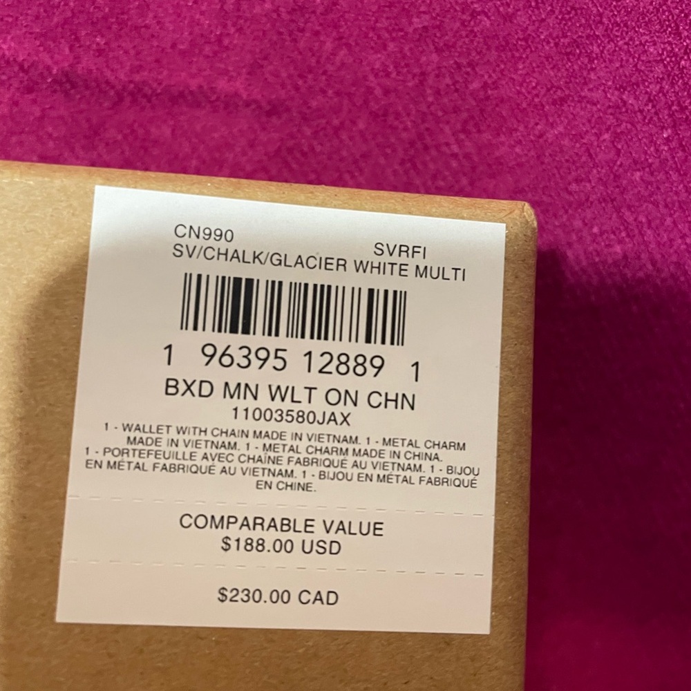 NWT COACH box set: mini wallet with crossbody chain and two charms. - Picture 5 of 16